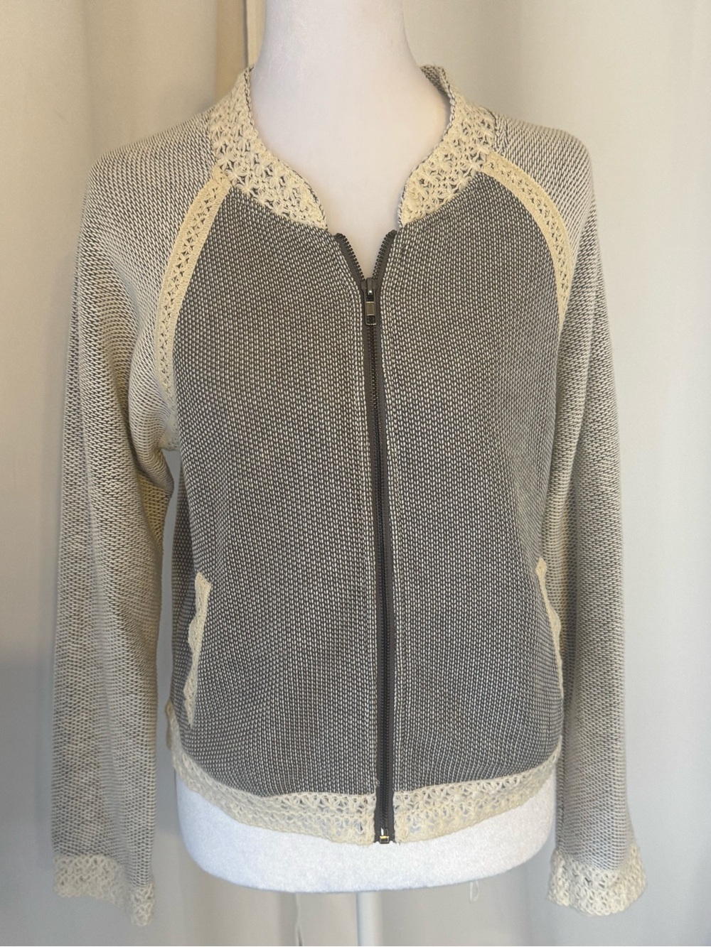 Hem & Thread Gray Cream Crochet Trim Zip Up Knit Jacket Sweater Size L